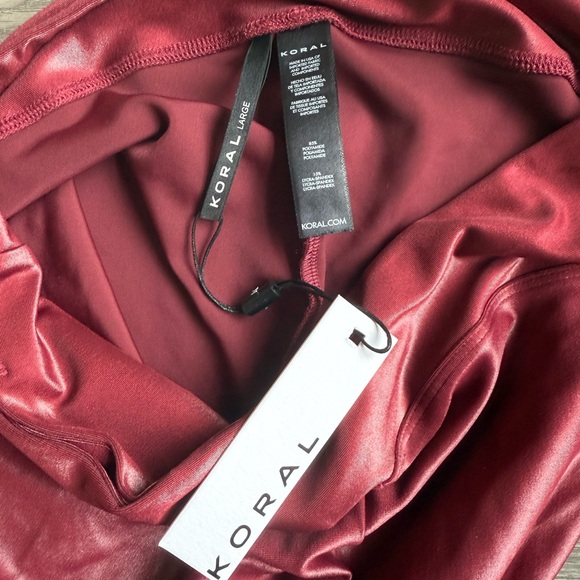 Shiny Red Koral Leggings - Picture 3 of 4